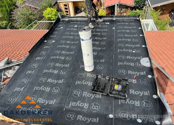 Dakrenovatie met Royal onderdak op plat dak in Sint Michielsgestel