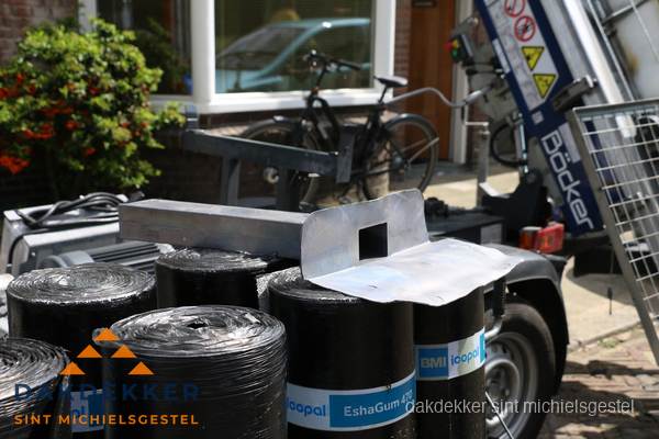 Dakbedekkingsmateriaal en dakgoot onderdelen in Sint Michielsgestel