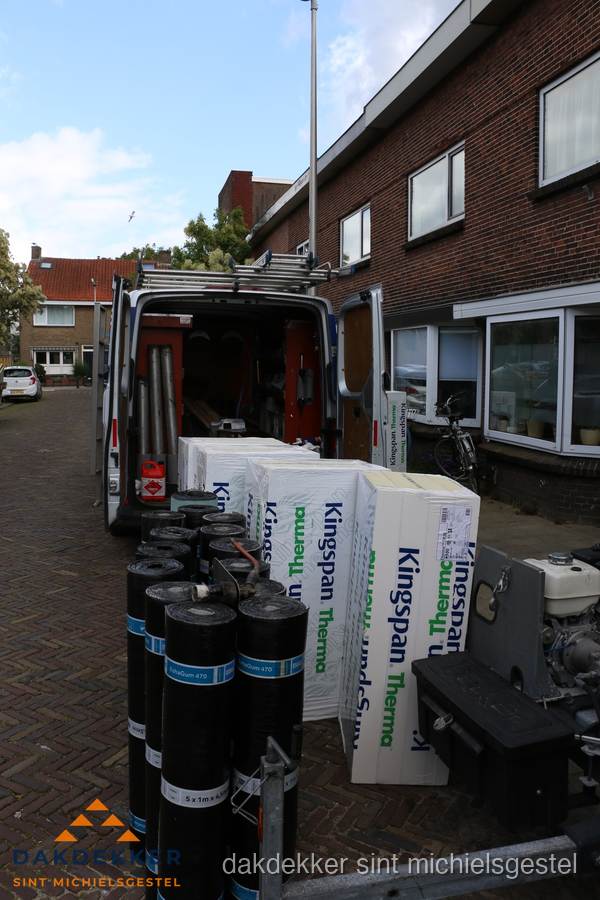 Levering van Kingspan isolatieplaten en bitumenrollen voor dakproject in Sint Michielsgestel
