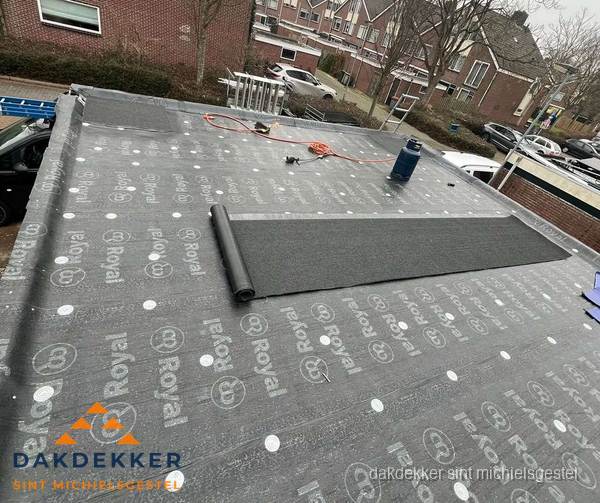 Dakrenovatie plat dak met bitumen dakbedekking in Sint Michielsgestel