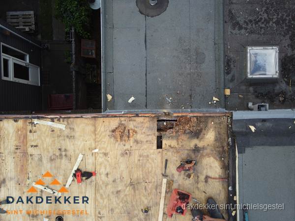 Dakschade en renovatie plat dak vanuit de lucht in Sint Michielsgestel